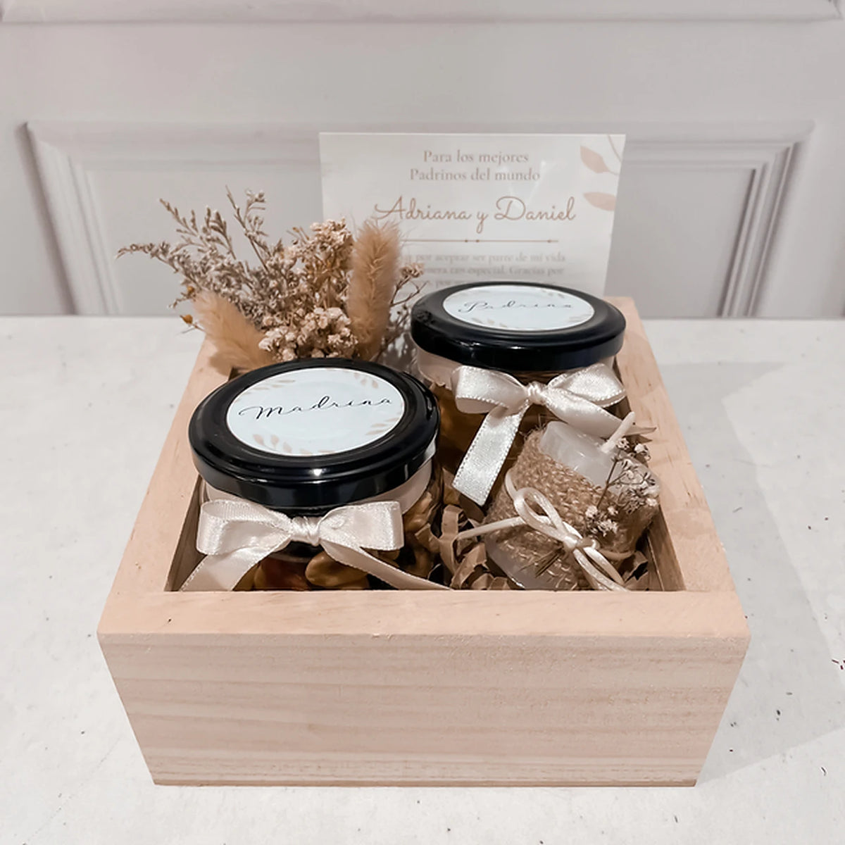 Box de Pino con Frutos Secos y Vela