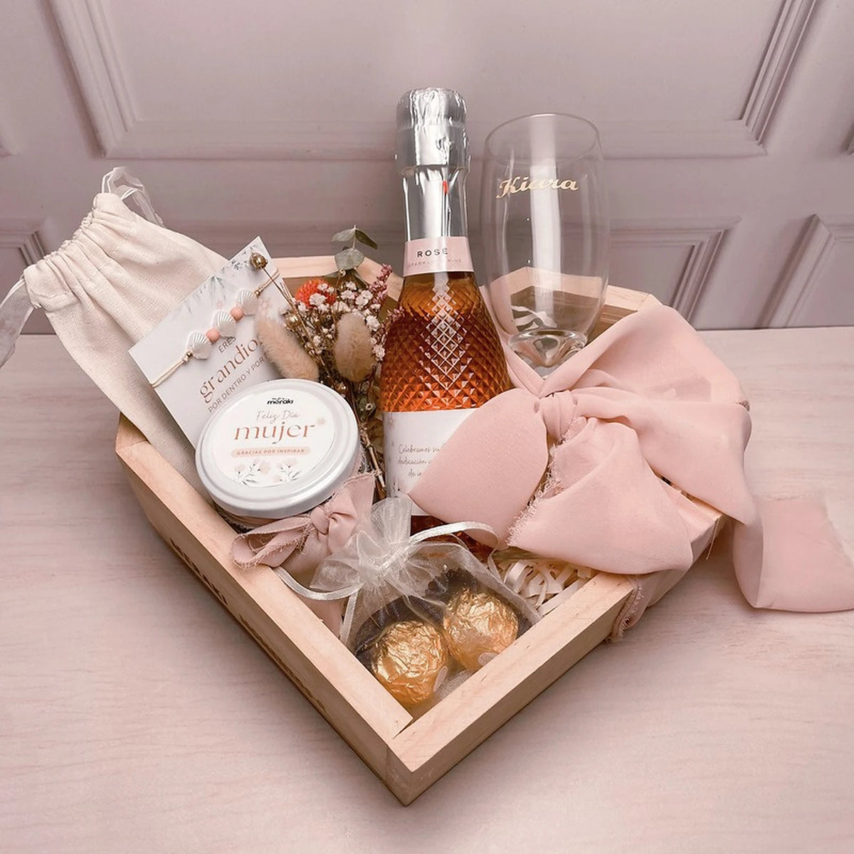Box de Corazón con Vino y Gratitud