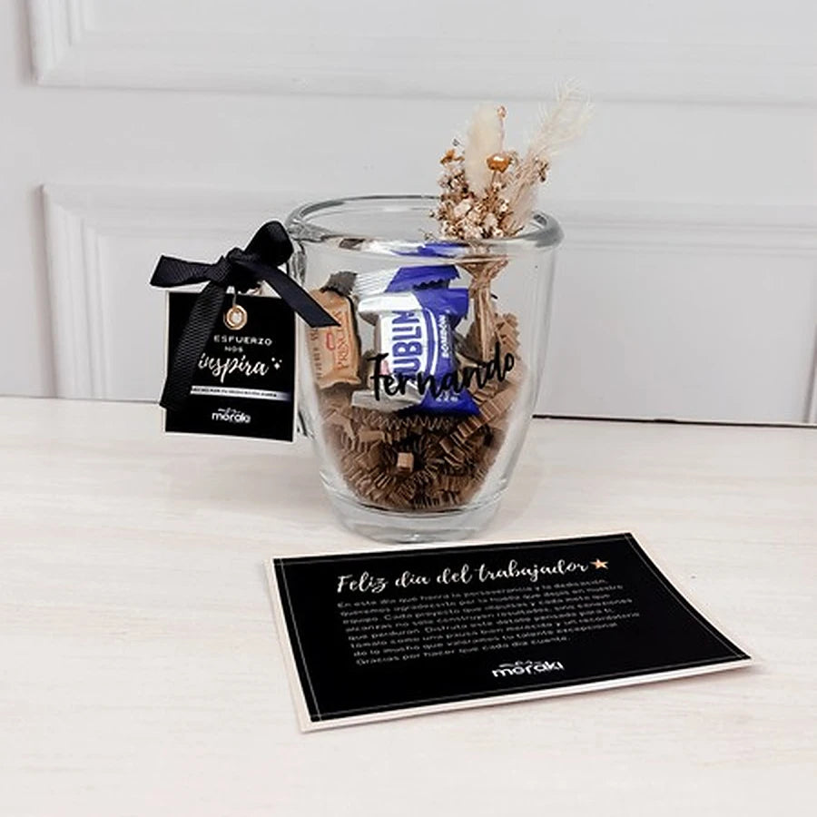 Emoción Personalizada con Chocolates y Flores Secas