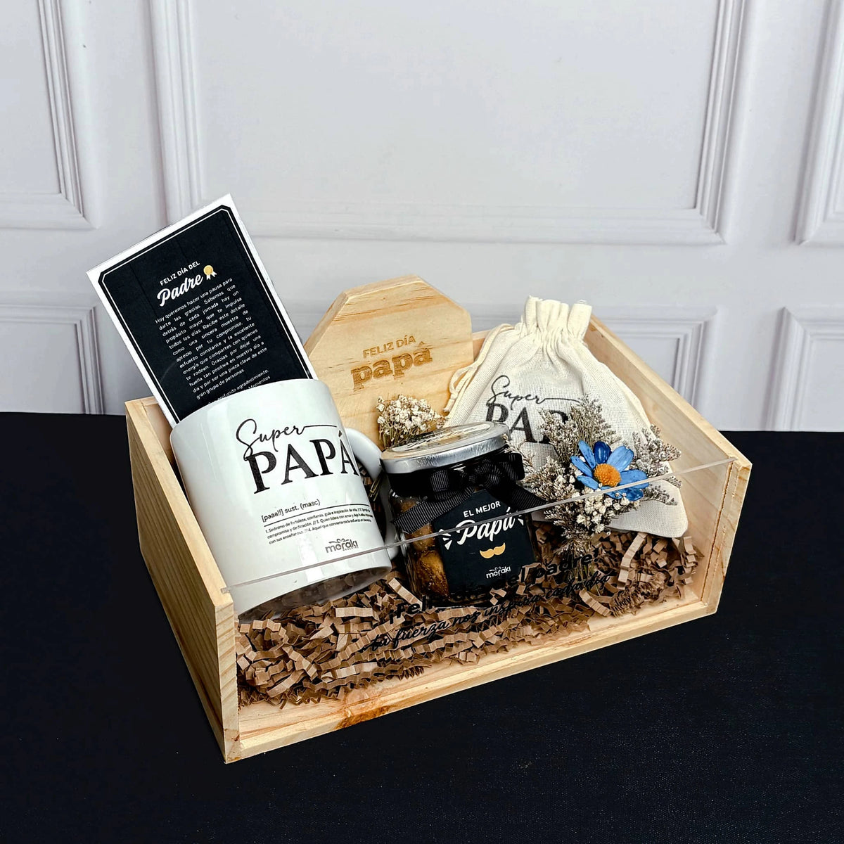 Box de Pino con Taza y Chocolates