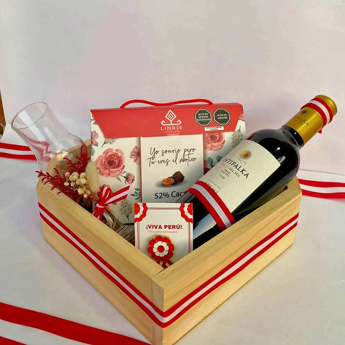 Box de Pino con Vino Malbec y Chocolates