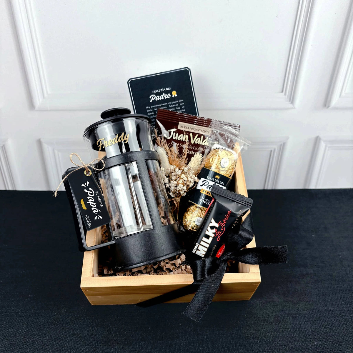 Box de Pino con Cafetera y Chocolates