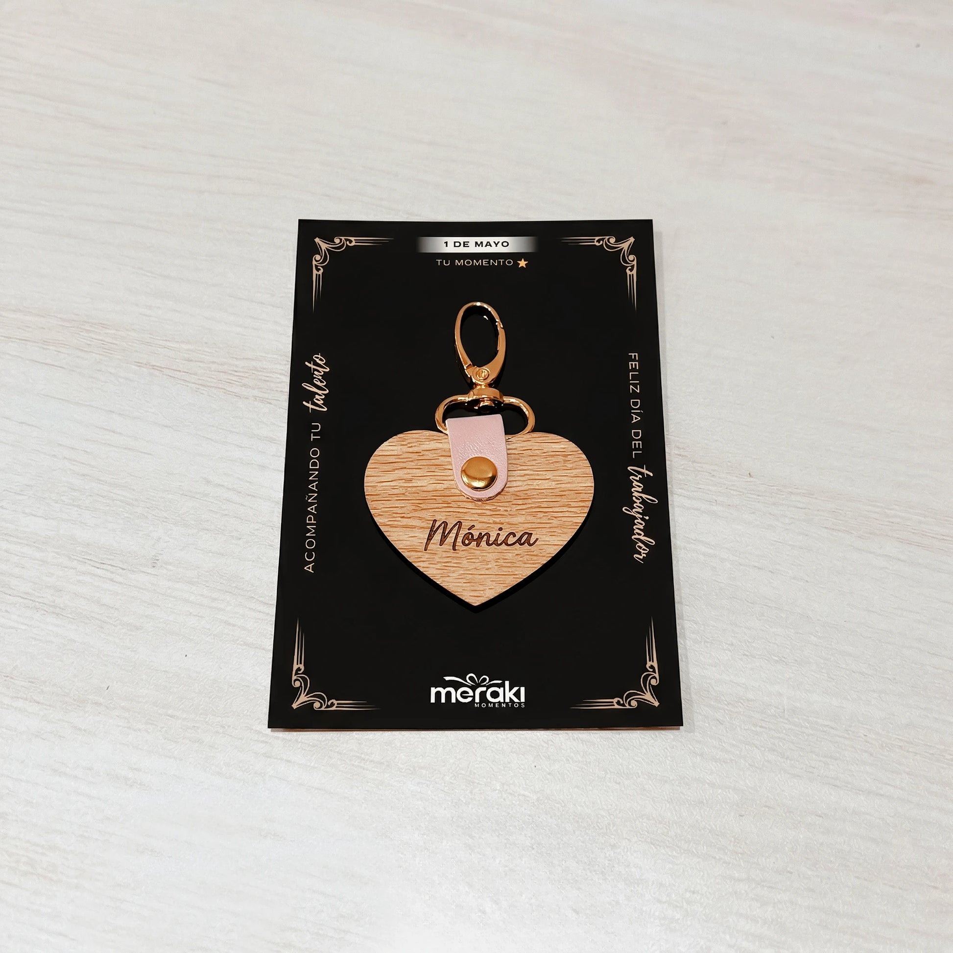 Llavero de corazon con tarjeta