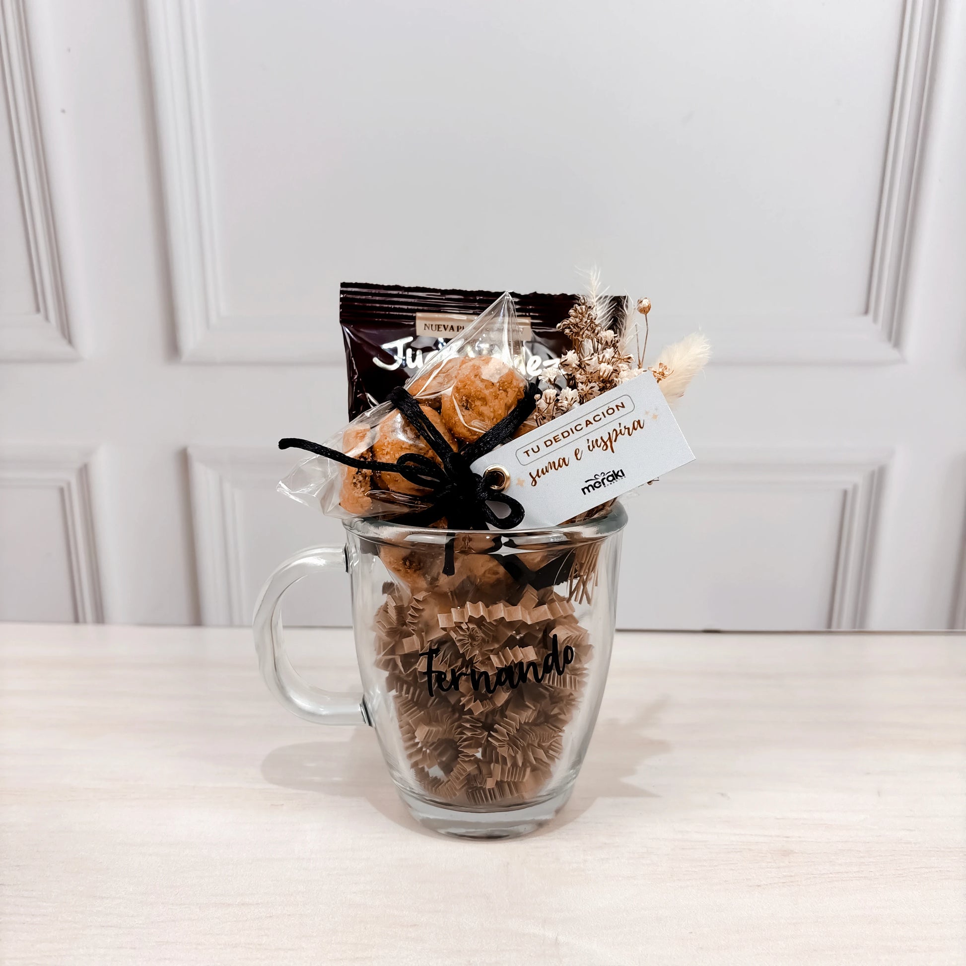 Taza de cristal con golosinas