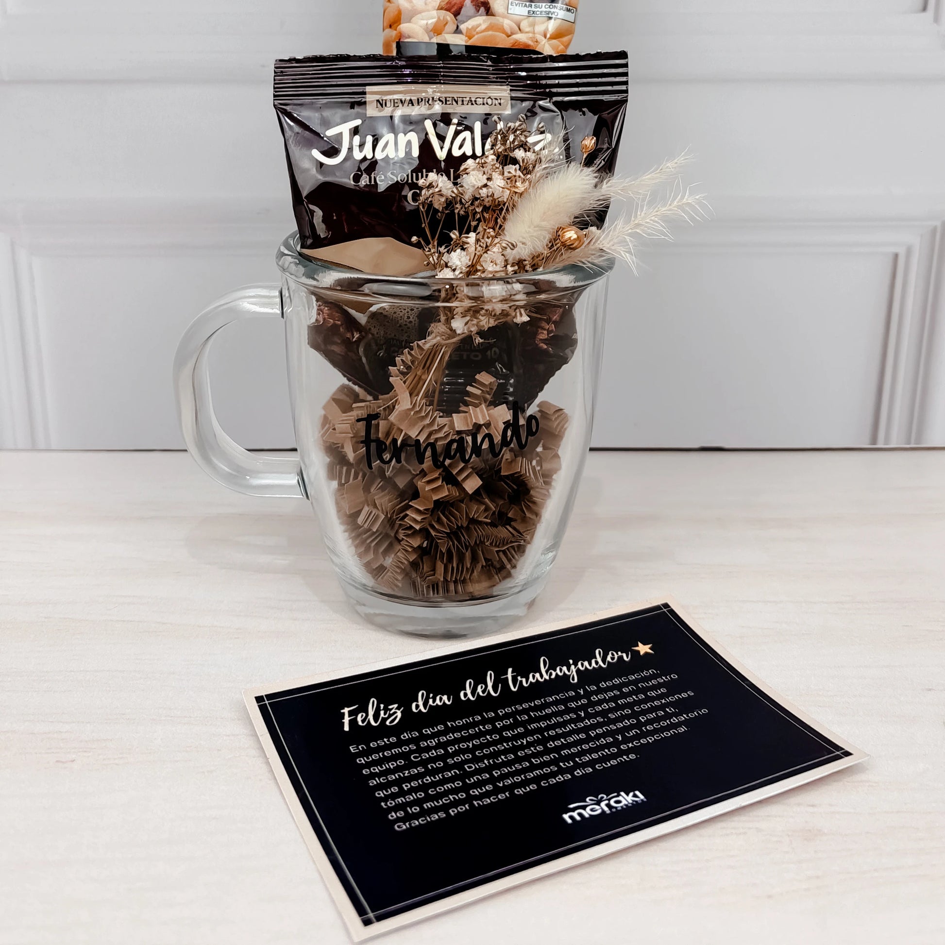 Taza de cristal con café