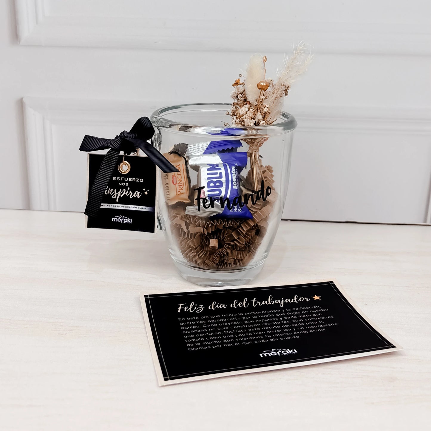Vaso de cristal con dulces