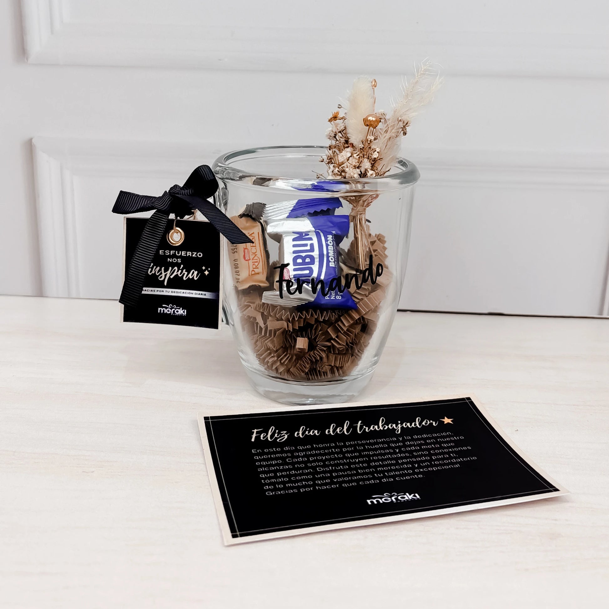 Vaso de cristal con dulces
