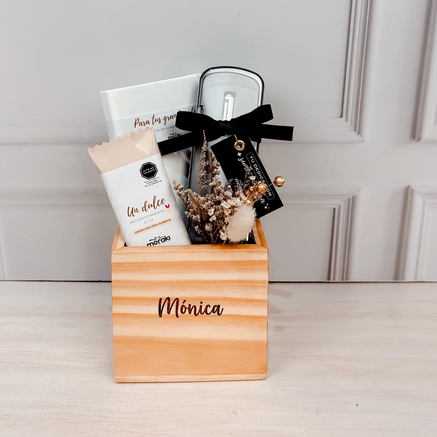 Caja de madera con detalles
