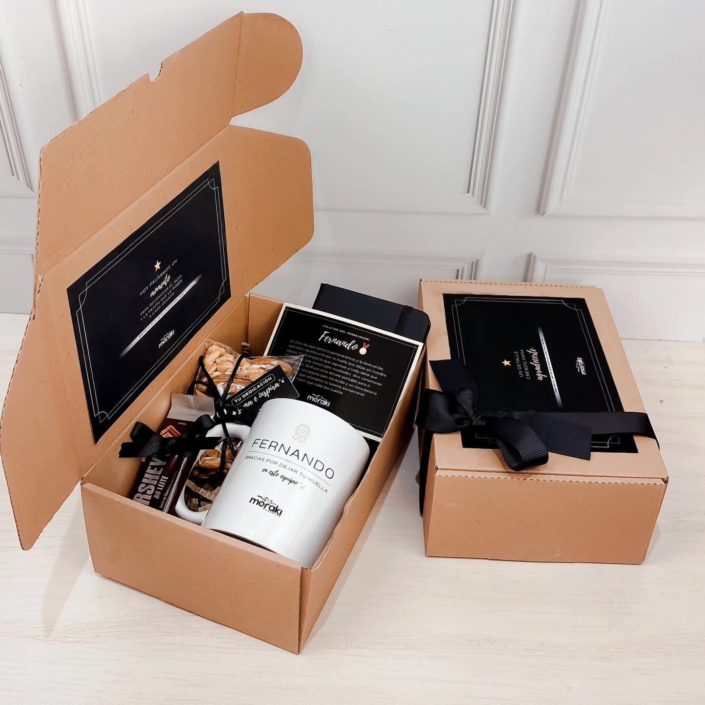 Caja sorpresa con taza blanca
