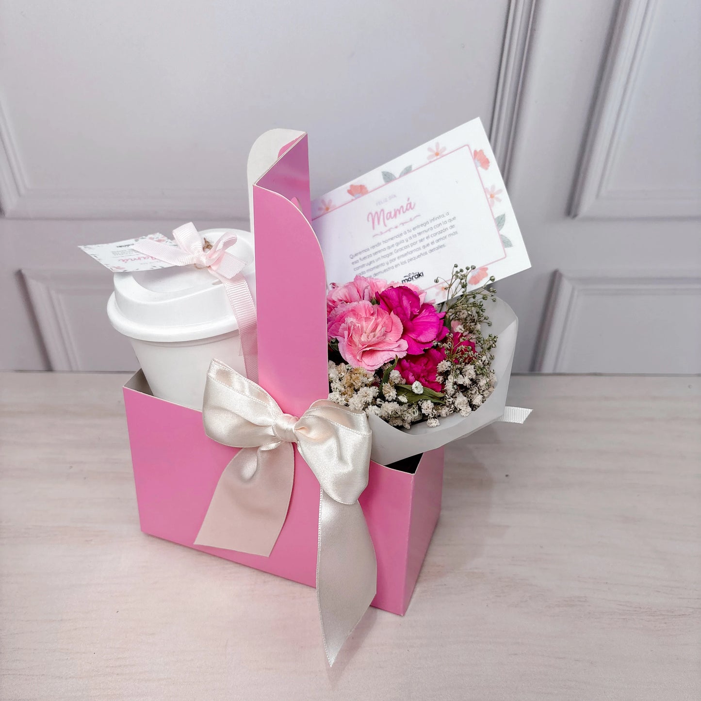 Canasta Con Flores y Vaso