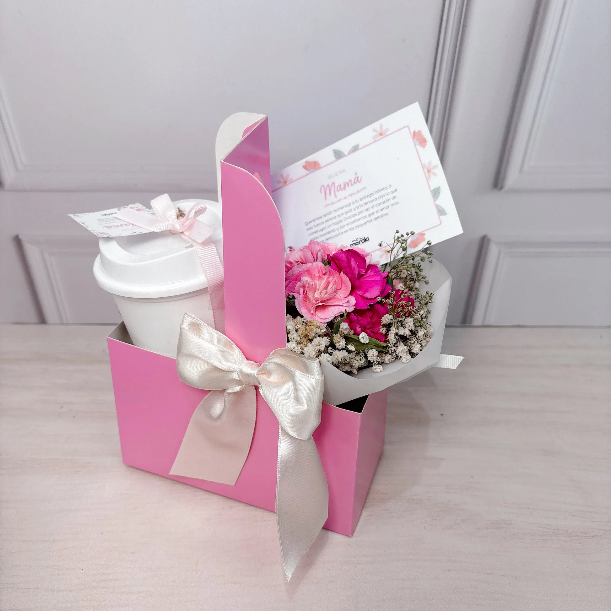 Canasta Con Flores y Vaso