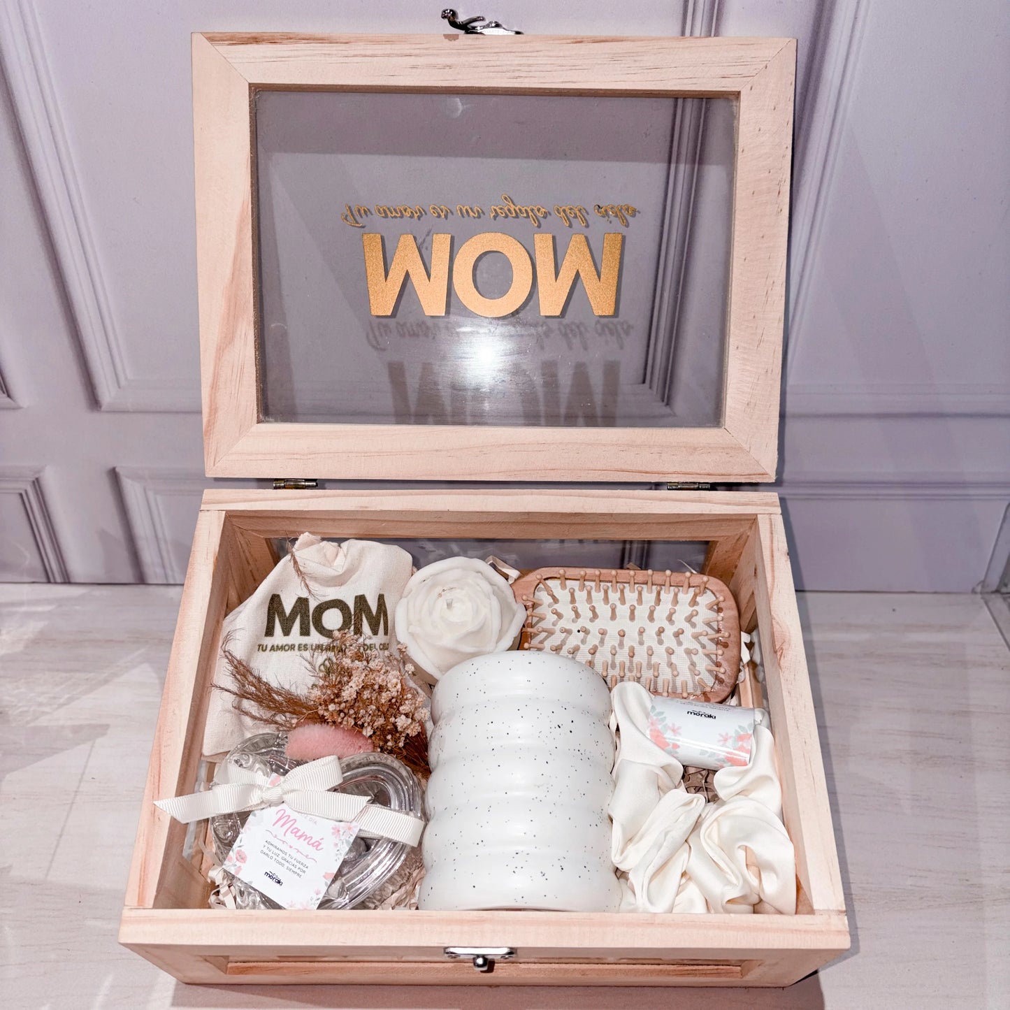 Caja de Madera con Regalos