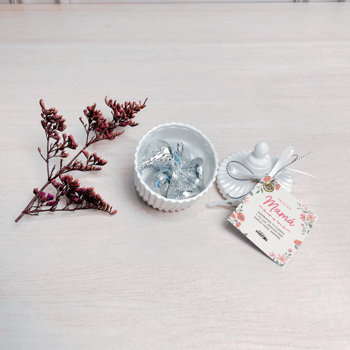 Recipiente Con Chocolates Y Tarjeta